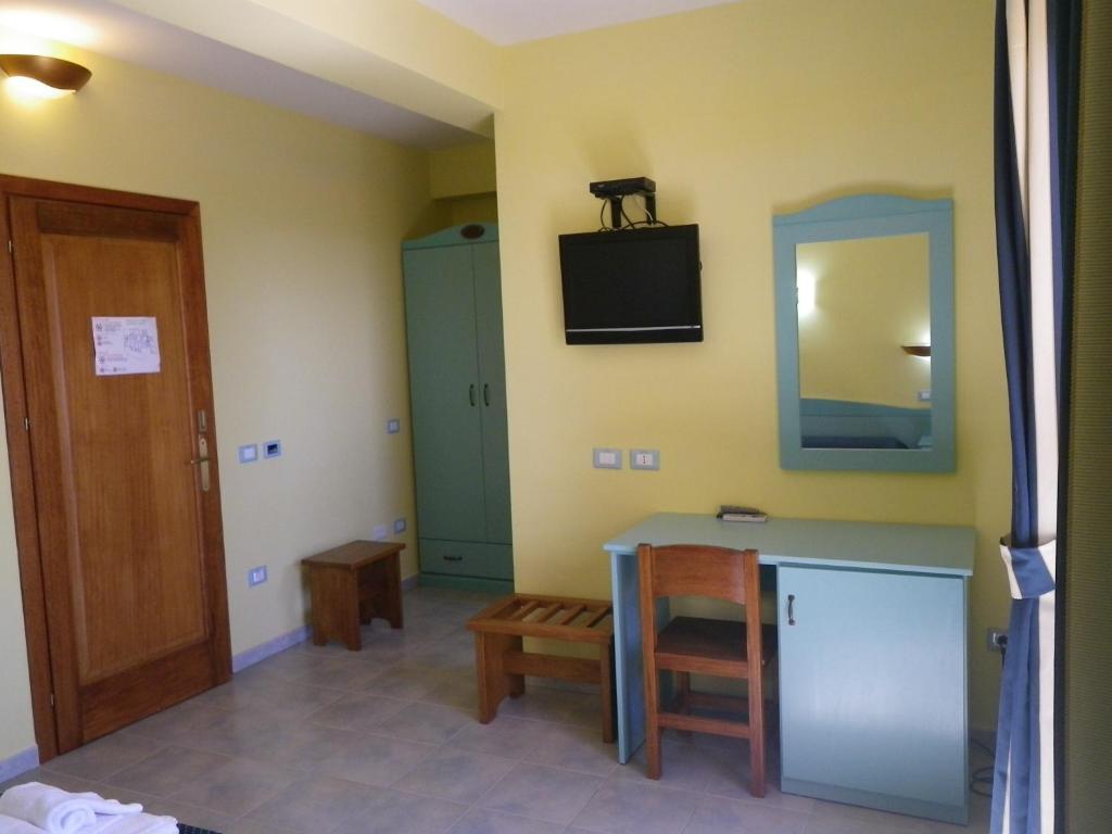 Hotel Costa Antiga SantʼAnna Arresi Стая снимка
